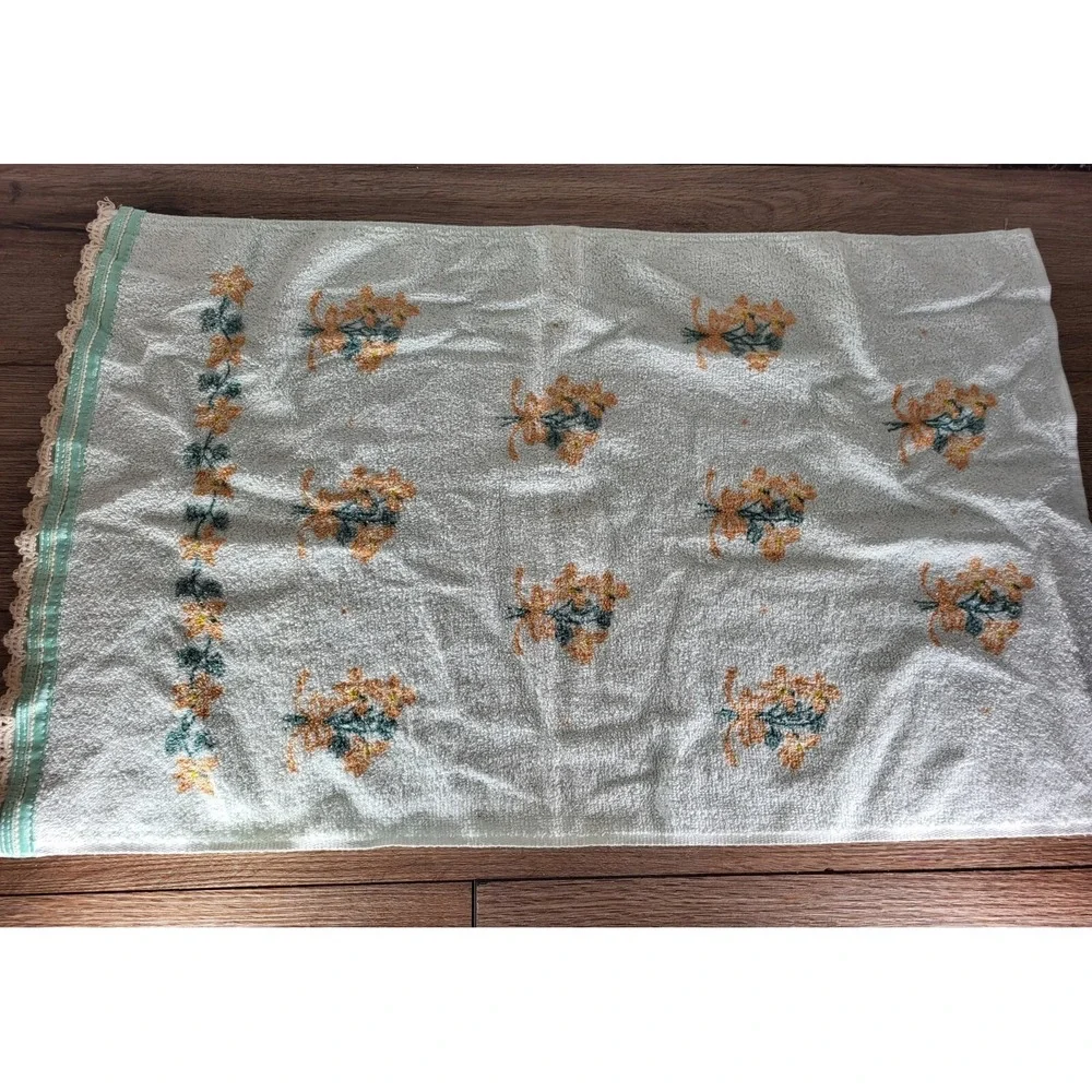 Vintage‎ NWT Dundee Blue Floral Cotton Hand Towel Lace Trim
